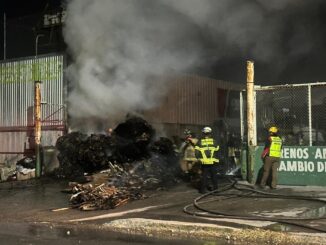 Oportuna respuesta evitó propagación de incendio en recicladora de la avenida H. Colegio Militar