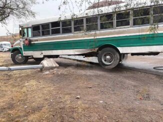 Accidente de camión maquilero deja tres mujeres lesionadas y caos vial en la carretera Chihuahua–Aldama