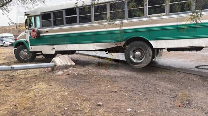 Accidente de camión maquilero deja tres mujeres lesionadas y caos vial en la carretera Chihuahua–Aldama