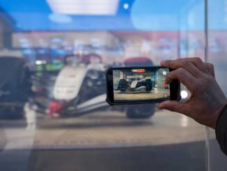 Cadillac exhibe su nuevo coche de Fórmula Uno en Nueva York con ilusión por ‘Checo’ Pérez