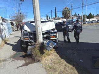 Conductor resulta herido tras aparatosa colisión en la colonia Unidad Vallarta