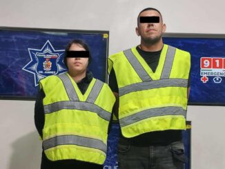 Detienen a pareja con arma de fuego y en auto robado