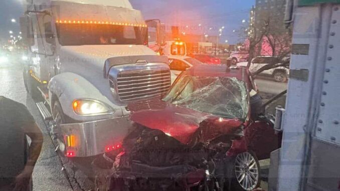 Aparatoso choque múltiple paraliza el Tecnológico; cuatro lesionados y daños millonarios