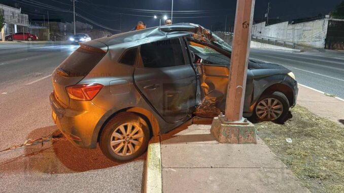 Pierde el control por exceso de velocidad y termina contra luminaria en el  R. Almada