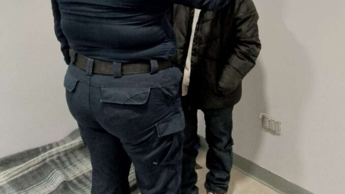 Solicitan apoyo para localizar a familia de adolescente extraviado