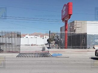 Trabajador muere tras ser aplastado por pesado barandal en obra en construcción