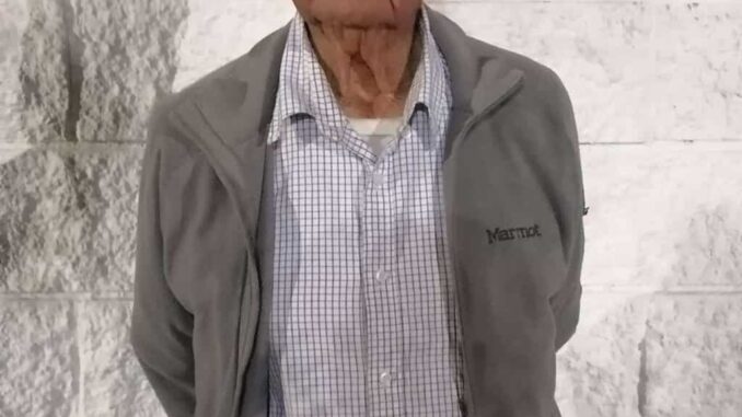 Buscan familiares de hombre mayor extraviado en colonia Terrenos Nacionales