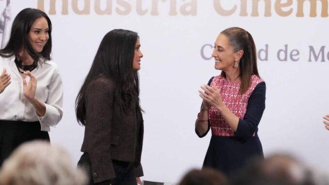 Salma Hayek reconoce el apoyo de la presidenta Sheinbaum a la industria cinematográfica