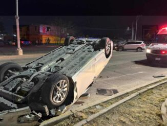 Volcadura tras choque en cruce de Guillermo Prieto Luján y Unidad Popular deja una lesionada