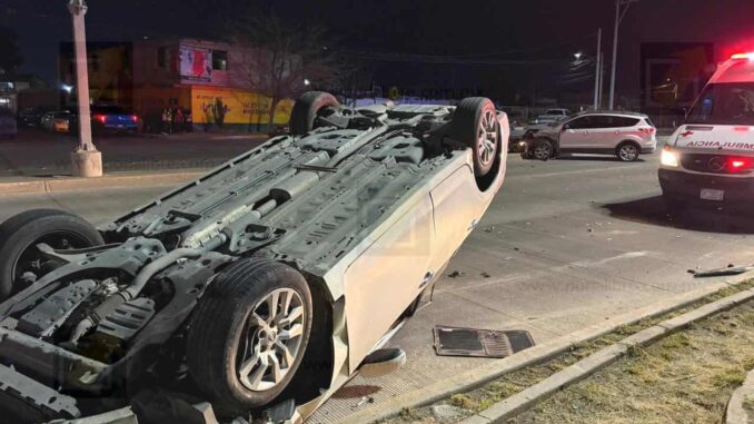 Volcadura tras choque en cruce de Guillermo Prieto Luján y Unidad Popular deja una lesionada