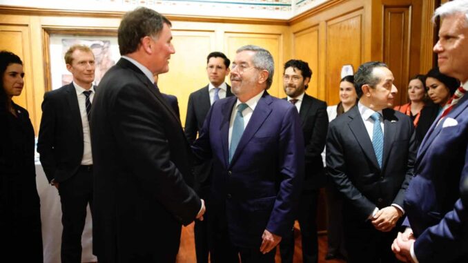 Canciller De la Fuente a empresarios canadienses