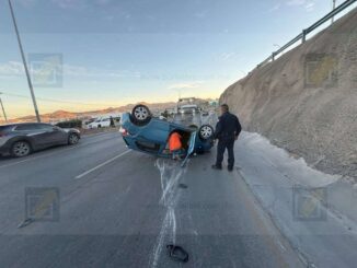 Vuelca vehículo en el Periférico de la Juventud; conductor resulta con lesiones