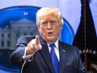 Trump firma una orden para imponer nuevo arancel global del 10% tras bloqueo del Supremo