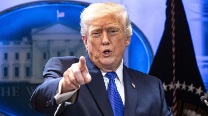 Trump firma una orden para imponer nuevo arancel global del 10% tras bloqueo del Supremo