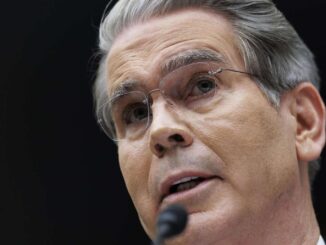 Secretario del Tesoro de EE.UU. defiende aranceles de Trump y dice que pueden restablecerlos