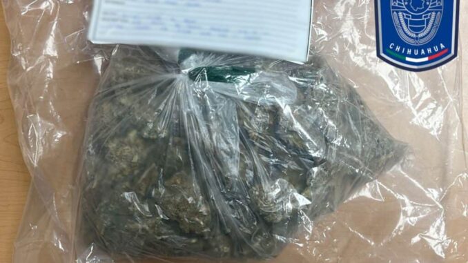 Aseguran 104 recipientes con “WAX” y un arma de fuego en la colonia Infonavit Nacional