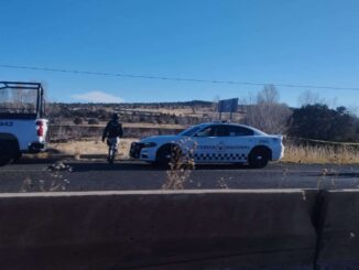 Ejecutan a un hombre en carretera Cuauhtémoc a La Junta; dejan narcomensaje
