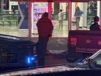 Muere trabajador tras sufrir infarto en estacionamiento de centro comercial