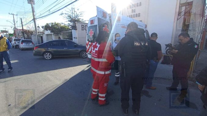 Repartidor de plataforma invade carril y provoca fuerte choque en Deza y Ulloa