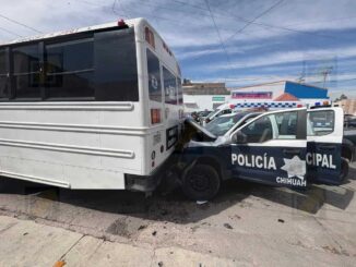 Choque deja a dos policías municipales lesionadas en el Cerro de la Cruz
