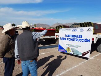 Arturo Zubía entrega a 290 familias con programa de láminas y polines en Camargo