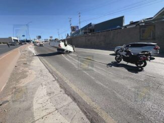 Choque con volcadura desata caos vial en el Periférico de la Juventud