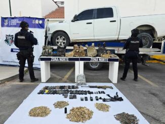 Detienen a 2 mujeres con droga; aseguran vehículos y armamento en Valle de Juárez