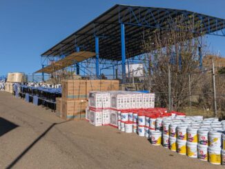 Maru Campos entrega en Parral equipamiento para 110 escuelas de la región sur