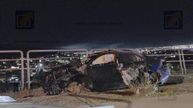 Volcadura de Jetta provoca movilización en tramo previo a la calle 38