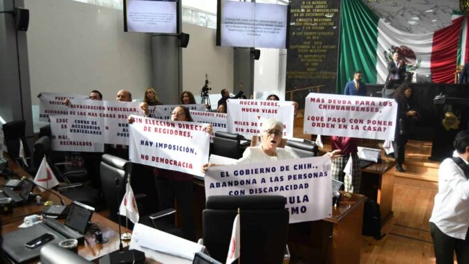 Diputados de morena exigen justicia durante en cuarto informe de Maru Campos