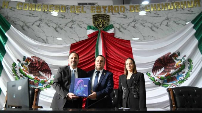 Presidente del Congreso recibe Cuarto Informe de la Gobernadora en Sesión Solemne