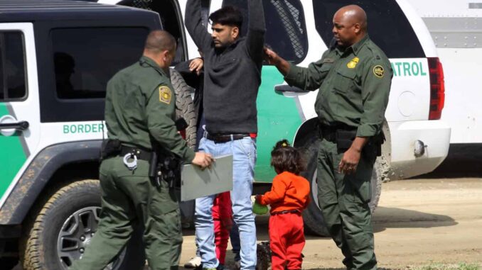 Investigan si agentes migratorios infringieron la ley en más de 15 incidentes en Minnesota