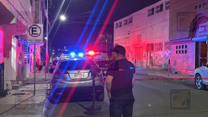 Hombre fallece repentinamente al interior de bar en el centro de la ciudad