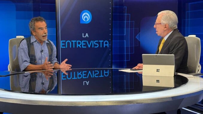 Joaquín López-Dóriga y Damián Alcázar recrean entrevista a «El Mochaorejas»