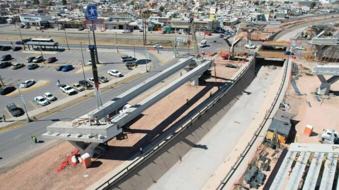 Instalan trabes en Paso Superior de vialidad Los Nogales y avenida de las Industrias