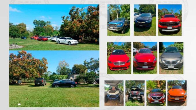 detienen a dos mujeres con arsenal y autos