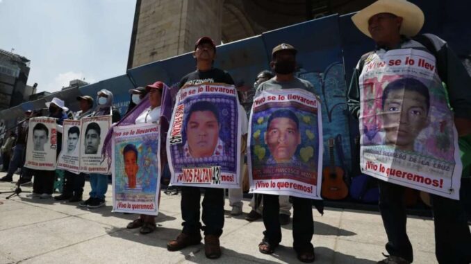 Juez ordena al Ejército mexicano entregar información de inteligencia sobre Caso Ayotzinapa