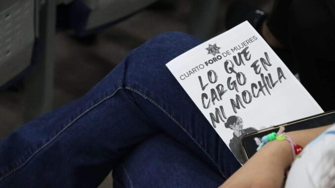 Capacitan a mujeres policías en salud emocional y toma de decisiones