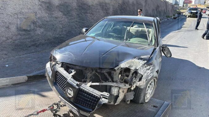 Volcadura en el periférico de la Juventud provoca caos vial