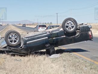 Volcadura en la carretera Juárez–Chihuahua deja a conductor lesionado