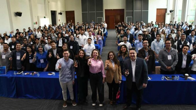 Jóvenes deben asumir su responsabilidad en la política desde ahora: Alfredo Chávez