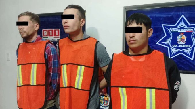Detienen a 3 con droga y pistolas de postas