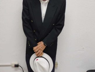 Piden apoyo para encontrar a familia de adulto mayor extraviado