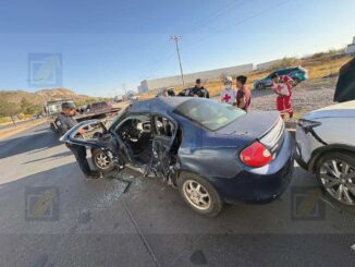 Fuerte choque en Vialidad Sacramento deja tres lesionados 