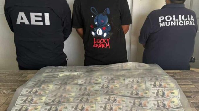 Detiene AEI en Ahumada a hombre con 20 mil 800 dólares falsos