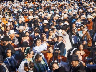 Nuevo récord de 3 mil 754 bailarines en Polka Monumental 2026; Marco Bonilla recibe premio internacional