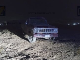 Vuelca conductora en terracería de Carrizalillo