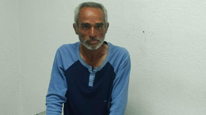 Piden ayuda para localizar a familia de hombre extraviado