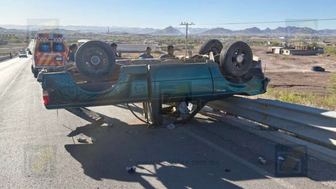 Volcadura en el Libramiento Oriente deja a un hombre lesionado tras impactar contra valla metálica