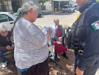 Ofrecen plática sobre extorsión telefónica a adultos mayores